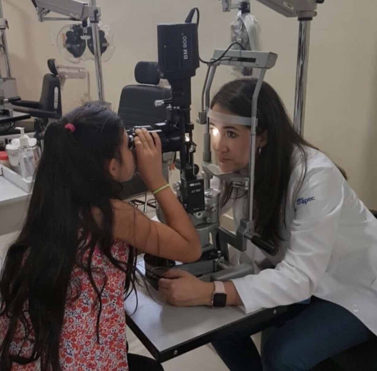 Doctor Oftalmologo Yolima 2 Doctor doctores especialistas especialista Oftalmologo vision oculista cdmx el mejor doctor cerca de mi casa a domicilio privado online operaciones vision cataratas