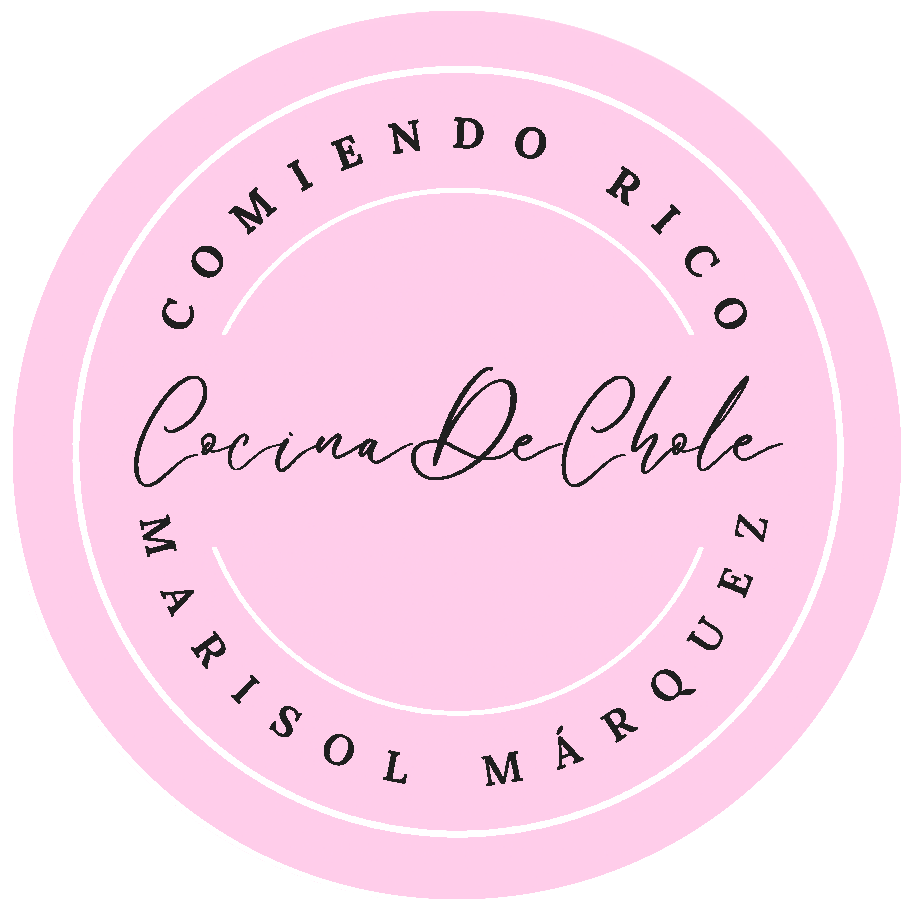 La mejor Chef de mexico Marisol Marquez Santa Fe Cuajimalpa CDMX comida clases talleres para principiantes clases únicas la mejor empresa de catering para bodas eventos privados cocina gourmet clases Cocina de Chole logo png La mejor Chef de mexico Marisol Marquez Santa Fe Cuajimalpa CDMX comida clases talleres para principiantes clases únicas la mejor empresa de catering para bodas eventos privados cocina gourmet clases Cocina de Chole logo png